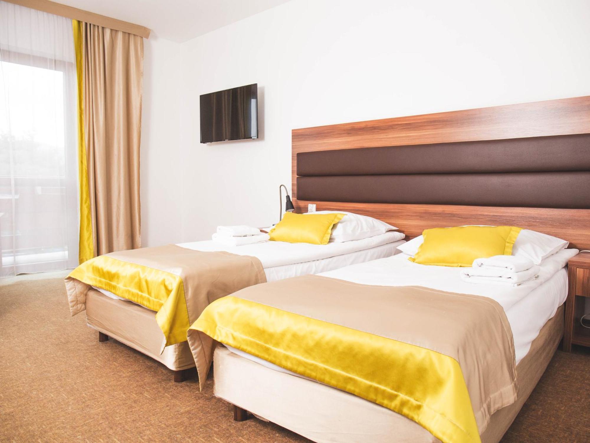 Hotel Beskidian Wegierska Gorka Exteriör bild