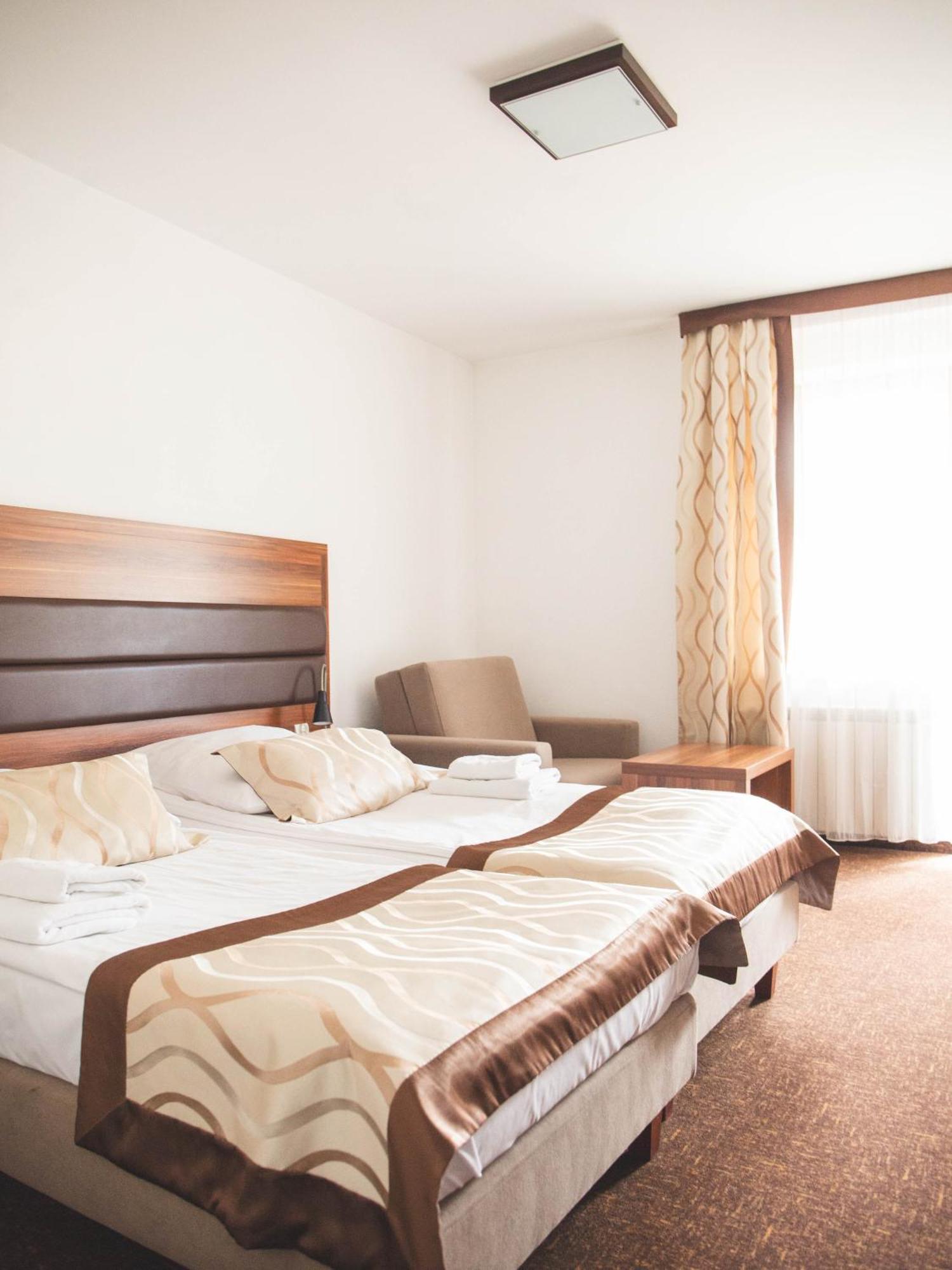 Hotel Beskidian Wegierska Gorka Exteriör bild