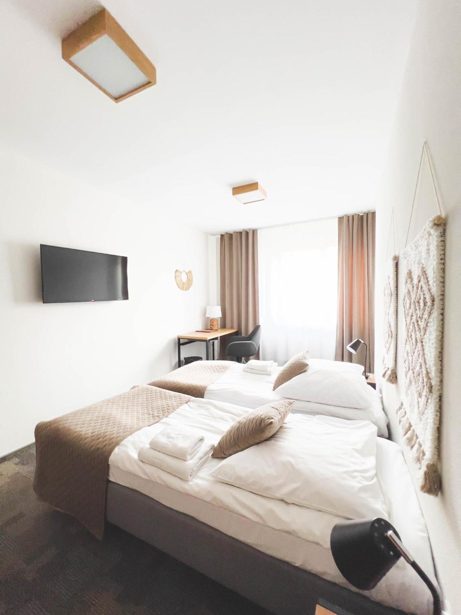 Hotel Beskidian Wegierska Gorka Exteriör bild