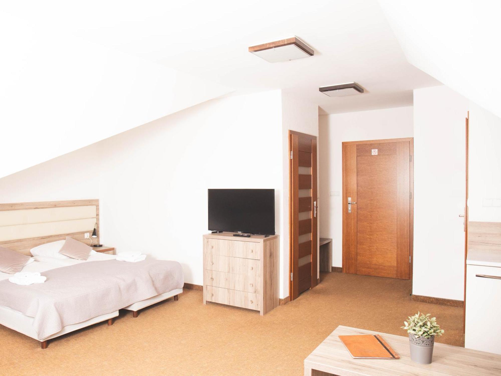 Hotel Beskidian Wegierska Gorka Exteriör bild