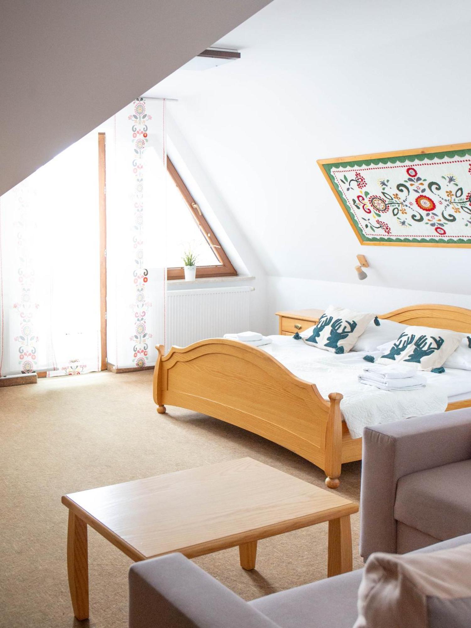 Hotel Beskidian Wegierska Gorka Exteriör bild