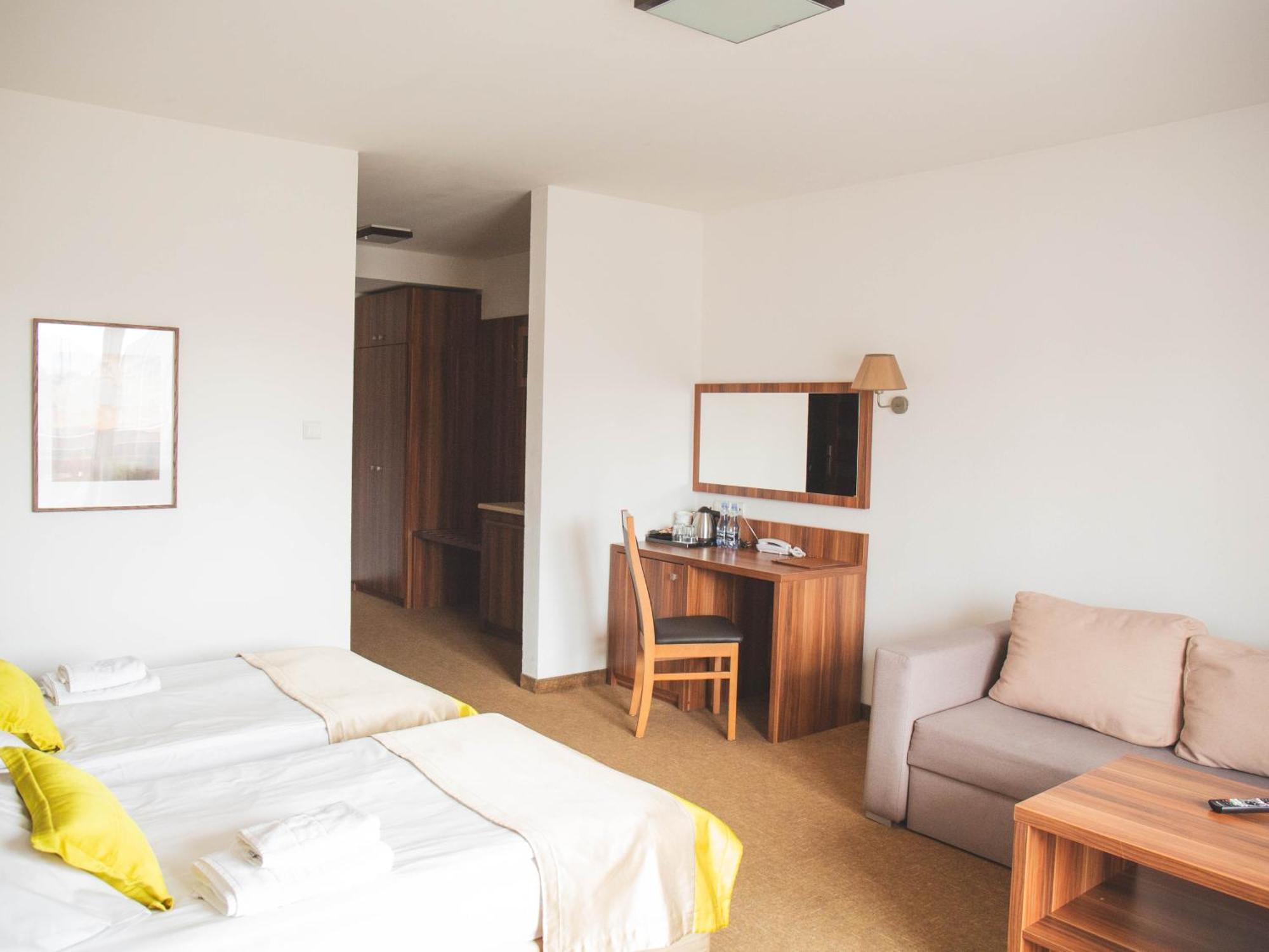 Hotel Beskidian Wegierska Gorka Exteriör bild