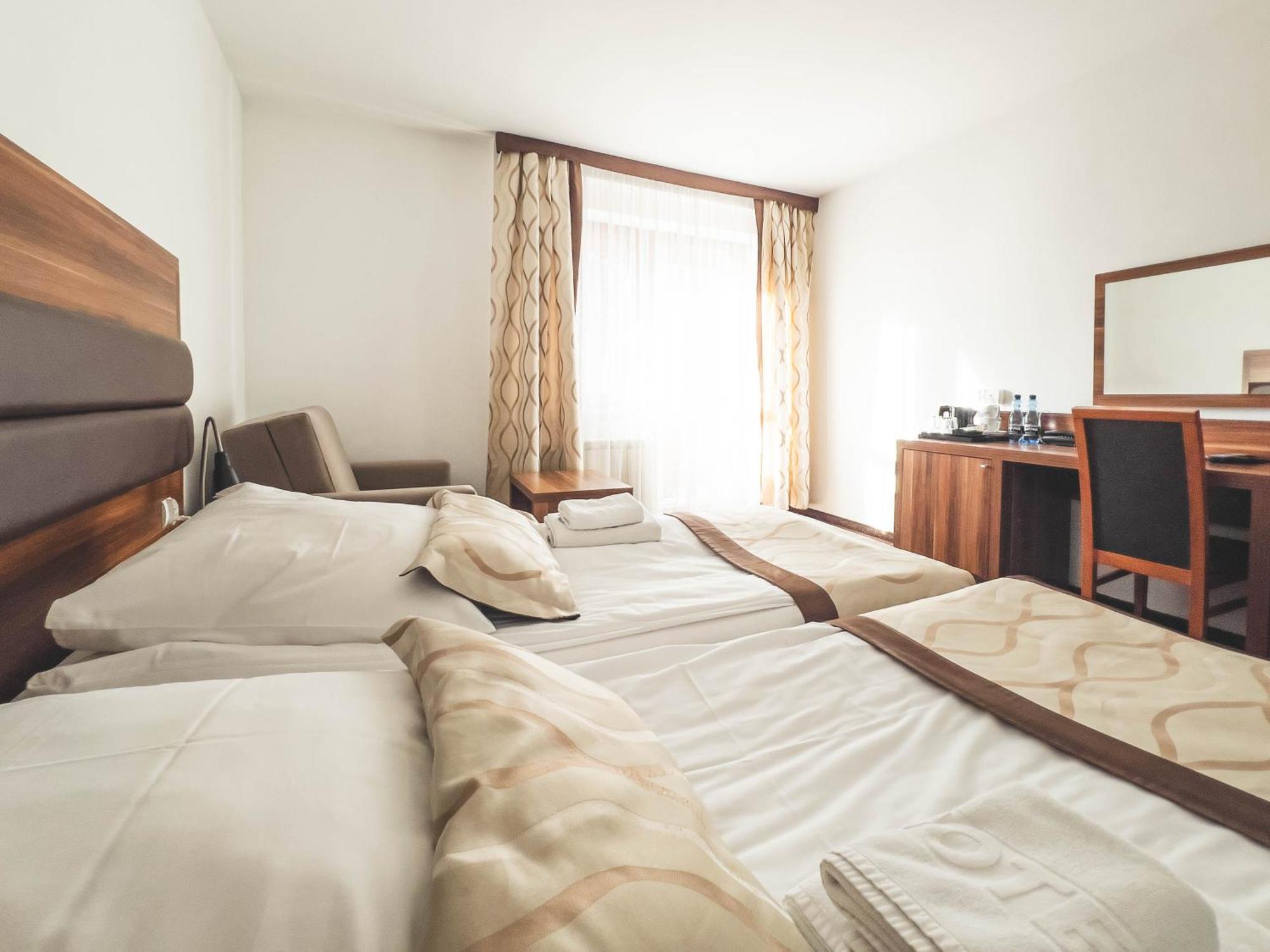 Hotel Beskidian Wegierska Gorka Exteriör bild