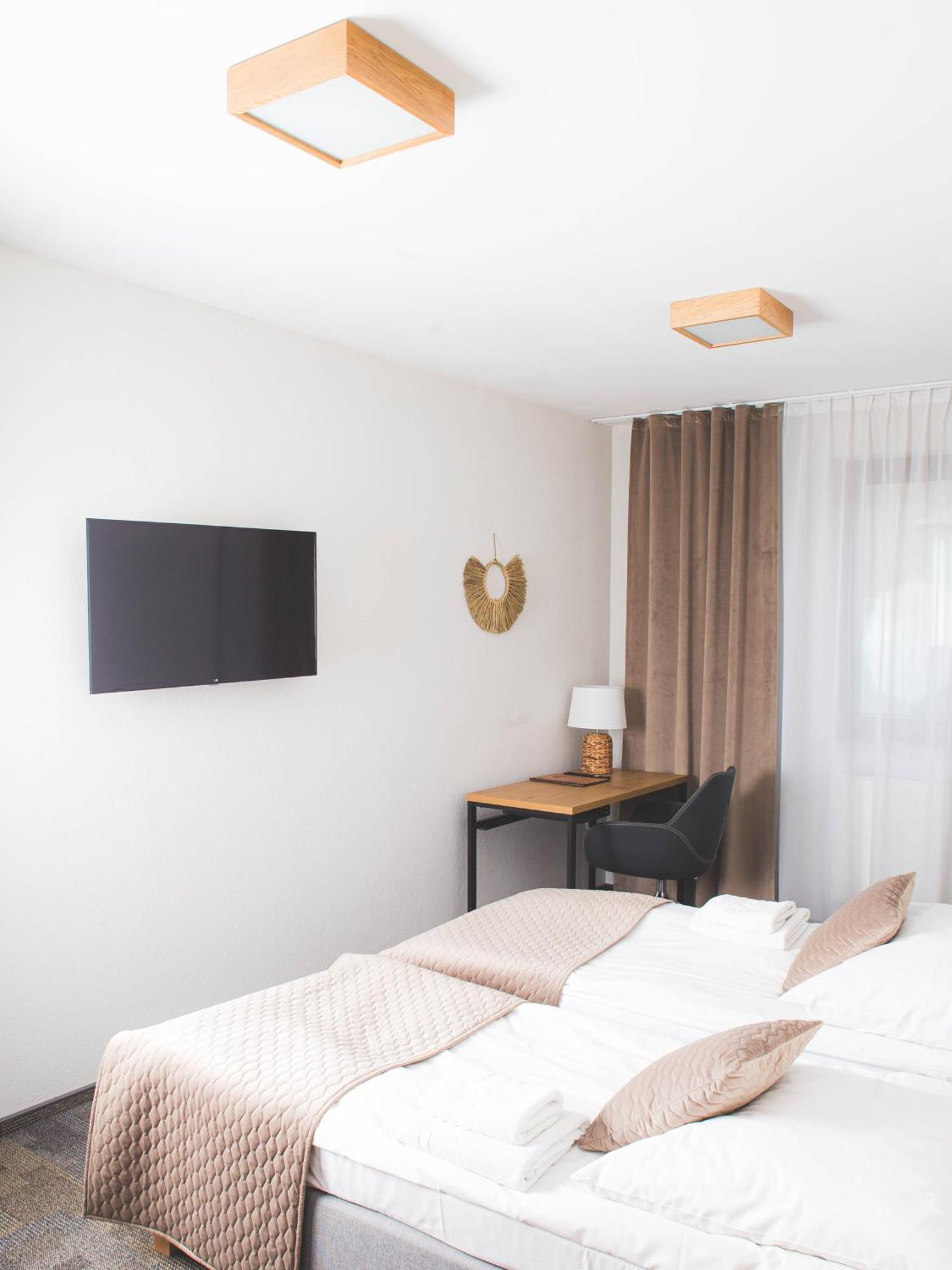 Hotel Beskidian Wegierska Gorka Exteriör bild
