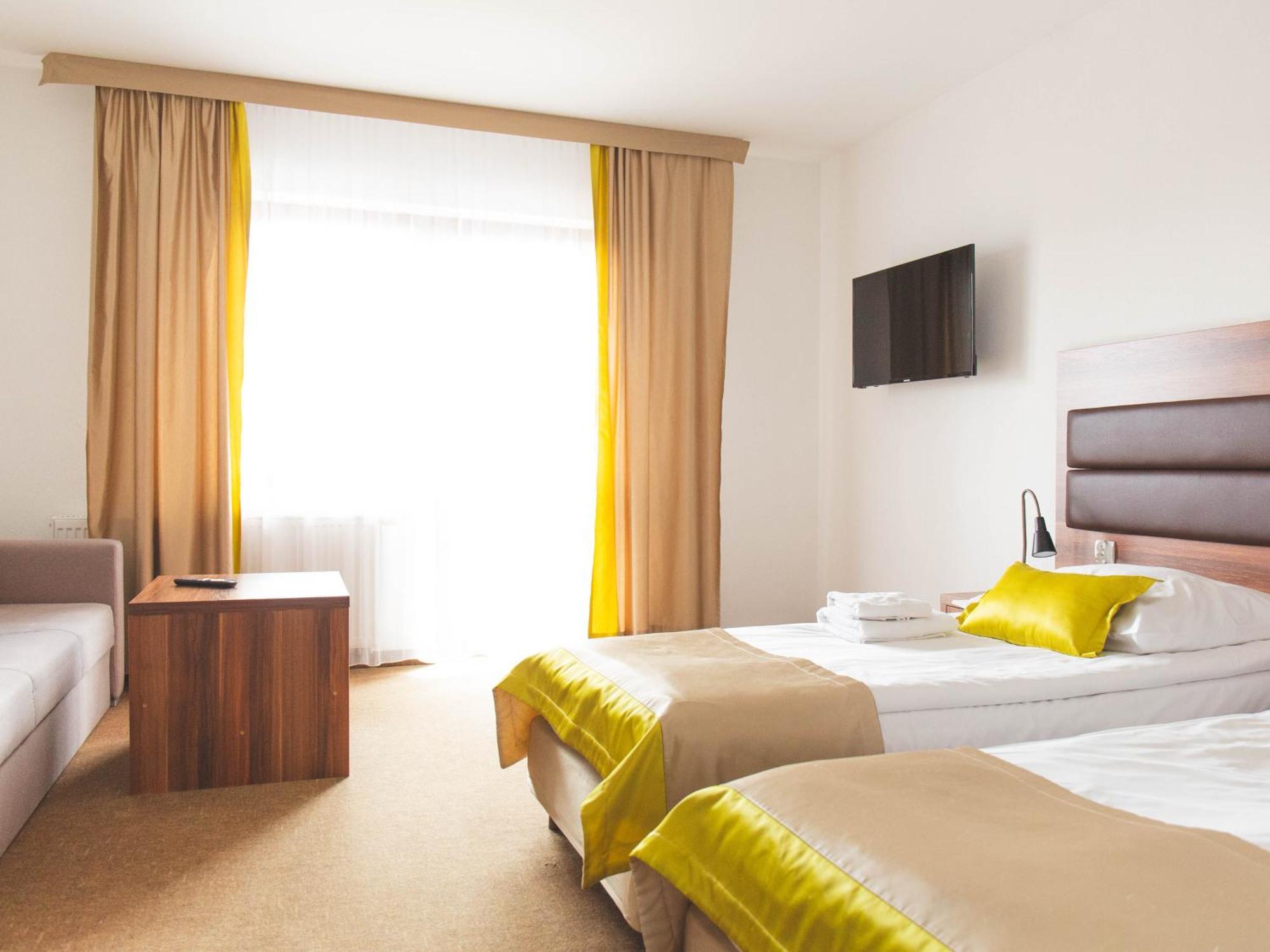 Hotel Beskidian Wegierska Gorka Exteriör bild
