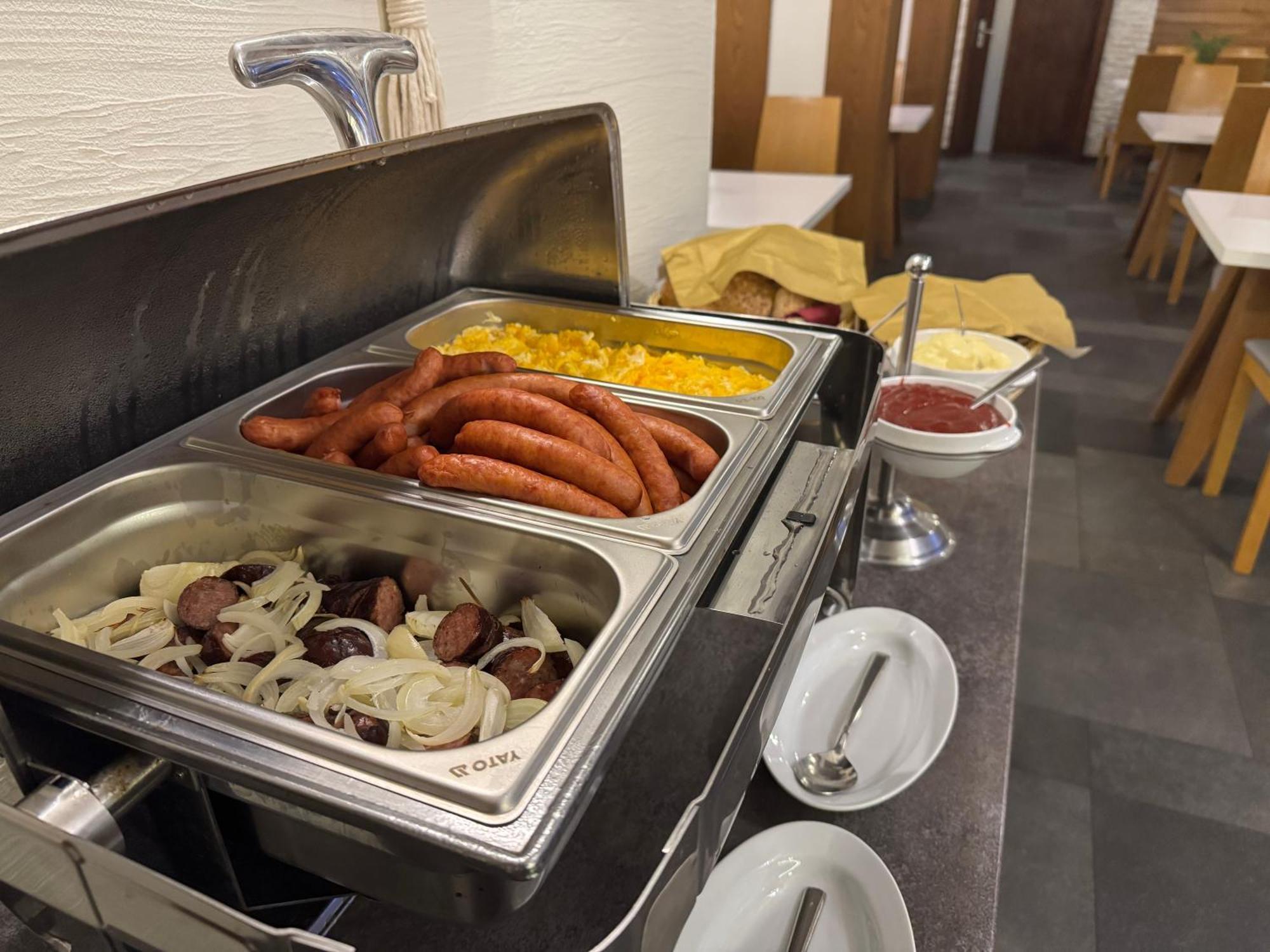 Hotel Beskidian Wegierska Gorka Exteriör bild
